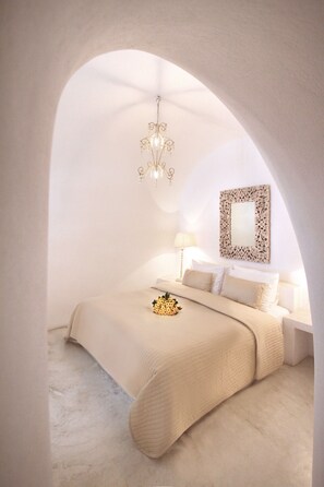 Signature Cave Suite with Hot Tub and Caldera View (Dafne) | Egyptian cotton sheets, premium bedding, down comforters