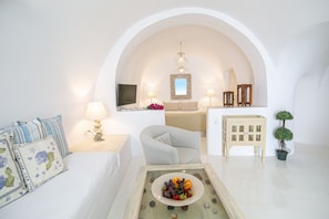 Signature Cave Suite with Hot Tub and Caldera View (Dafne) | 埃及棉床單、高級寢具、羽絨被、Select Comfort 床墊