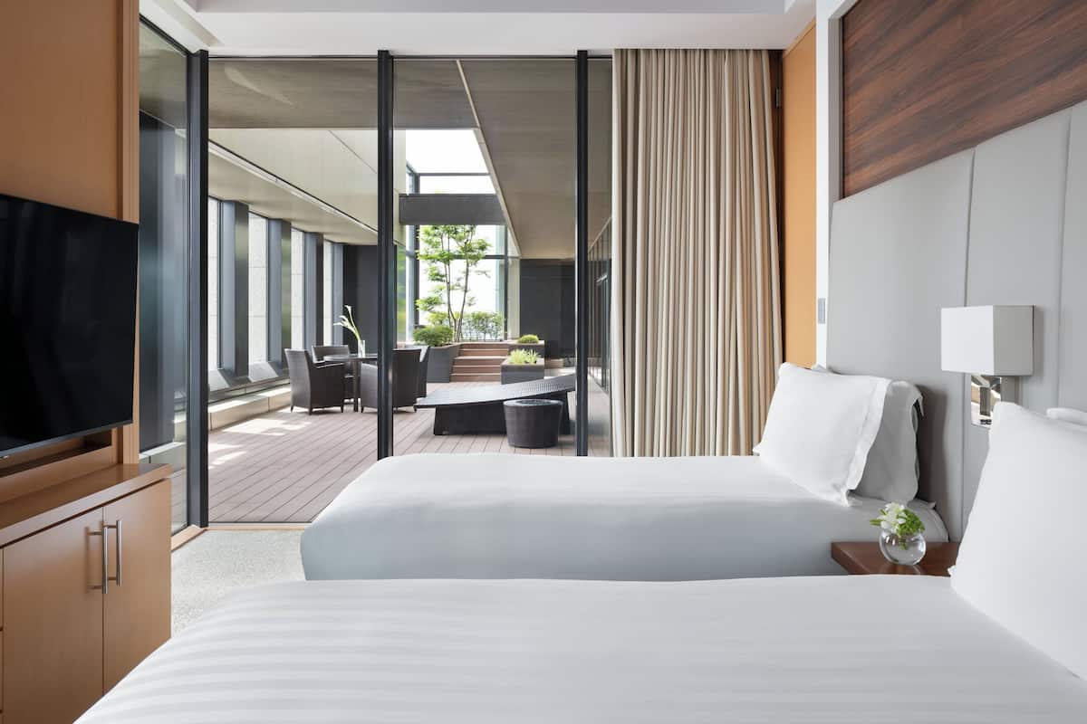 Premium bedding, down duvets, pillow-top beds, minibar