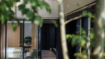 Rom, 2 soverom (Residence, Top Floor) | Sengetøy av topp kvalitet, dundyner, senger med overmadrass og minibar