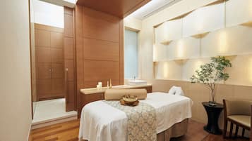Couples treatment rooms, body treatments, aromatherapy