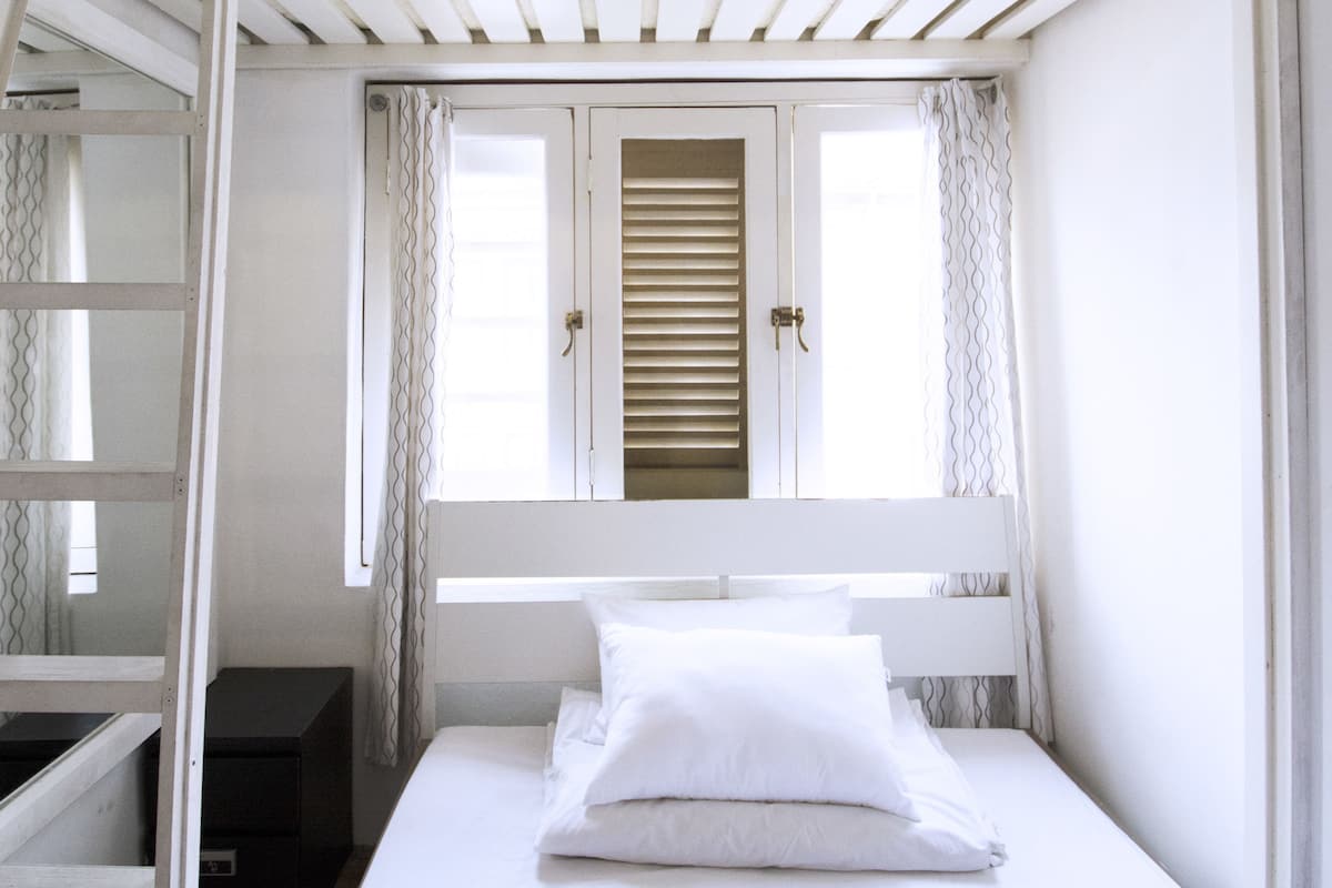 Free WiFi, bed sheets