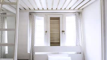 Standard Triple Loft Room | Wifi gratis y ropa de cama