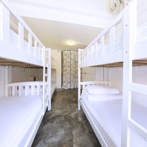 Free WiFi, bed sheets - 5footway.inn Project Chinatown 1 (Singapore)