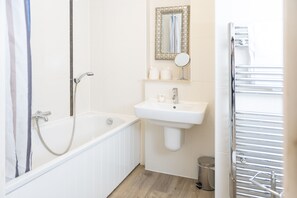 Appartement Supérieur, 2 chambres | Salle de bain
