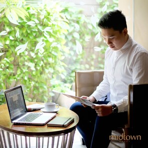 Lobby sitting area - Midtown Hotel (Surabaya)