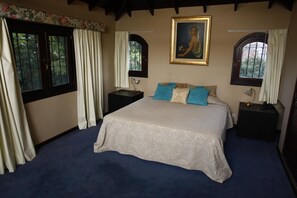 Minibar, in-room safe, free cribs/infant beds, rollaway beds - Susana Just B&B (Florida)