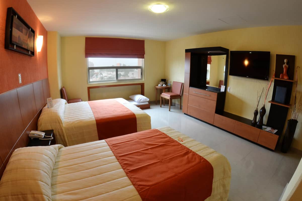 Ropa de cama de alta calidad y caja de seguridad en la habitación