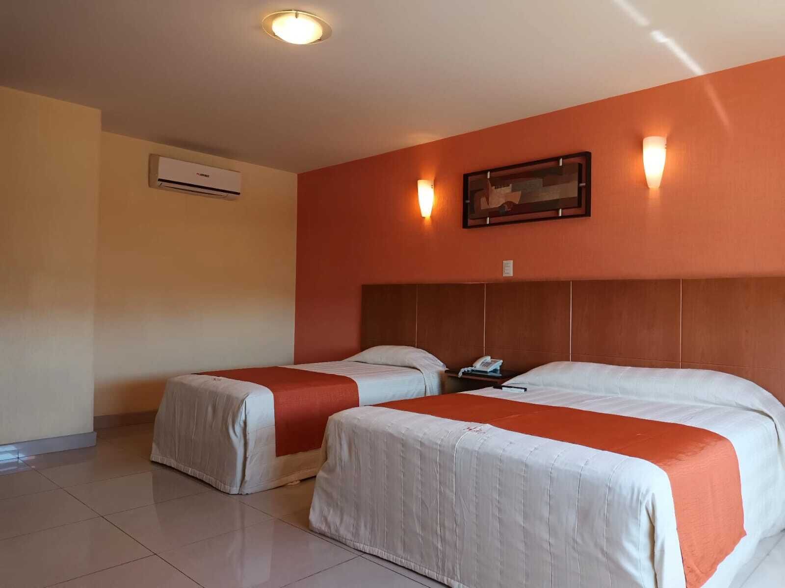 Standardenkeltværelse - flere senge | Premium-sengetøj, pengeskab på værelset, skrivebord