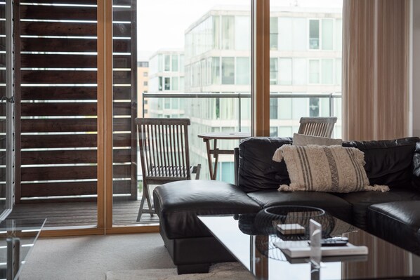 City Apartment, 2 Double Beds | Living area | 40-inch TV with cable channels, Netflix, DVD player - City Stay Apartments - Vizion (Milton Keynes)