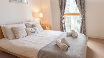 Căn hộ trung tâm thành phố, 2 giường đôi | Bộ đồ giường cao cấp, trang trí khác biệt