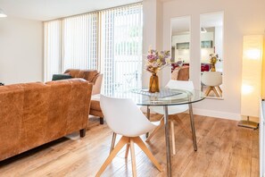 City Apartment, 1 Double Bed | Living area | 40-inch TV with cable channels, Netflix, DVD player - City Stay Apartments - Vizion (Milton Keynes)