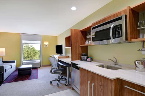 Suite, 1 King Bed | In-room safe, free cribs/infant beds, free WiFi, bed sheets