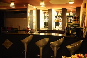 Bar (en el alojamiento)