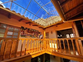 Setrika/meja setrika, Wi-Fi gratis, dan seprai linen