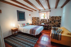 Tabla de planchar con plancha, wifi gratis y ropa de cama 