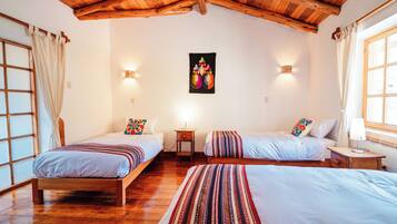 Comfort driepersoonskamer, uitzicht op bergen | 1 slaapkamer, een strijkplank/strijkijzer, gratis wifi, beddengoed