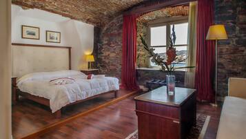 Triple Room, Sea View | Premium bedding, desk, laptop workspace, blackout drapes