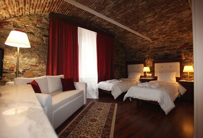 Aktaion Hotel