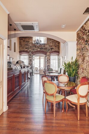 Free daily continental breakfast  - Aktaion Hotel (Syros)