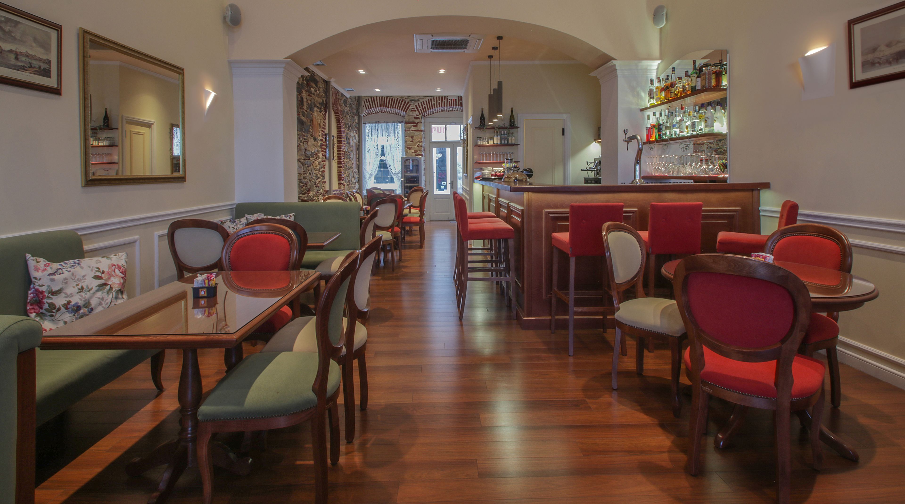 Free daily continental breakfast