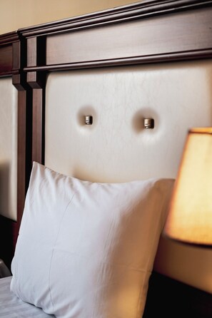 Romantic Triple Room, City View