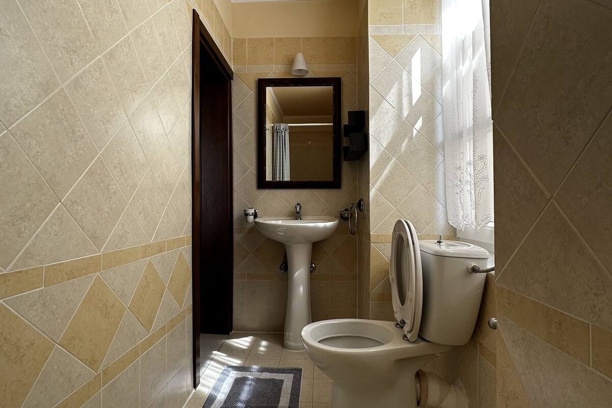 standard room, sea view | bathroom | shower, free toiletries, hair dryer, slippers