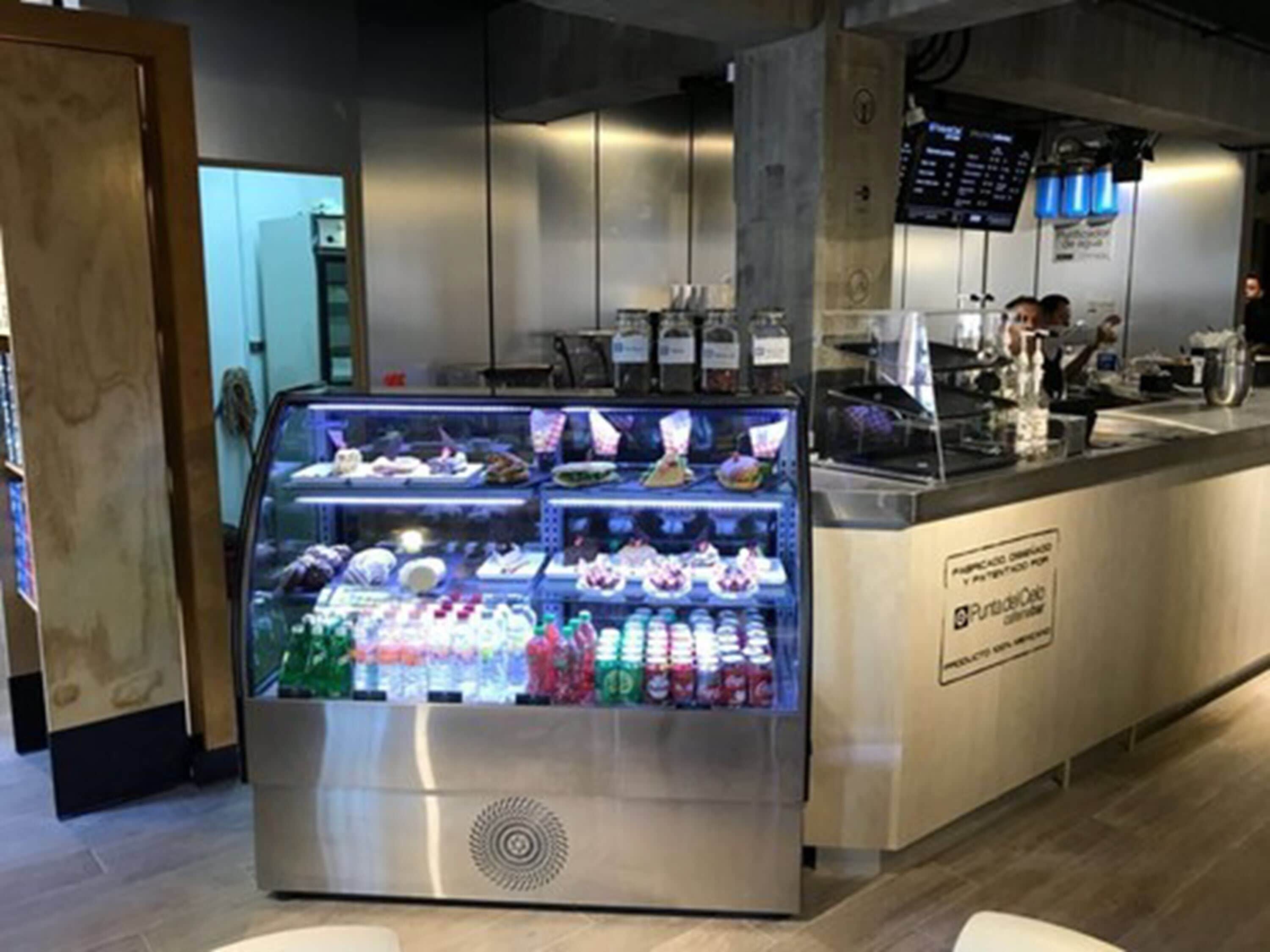 breakfast, lunch, dinner served; international cuisine