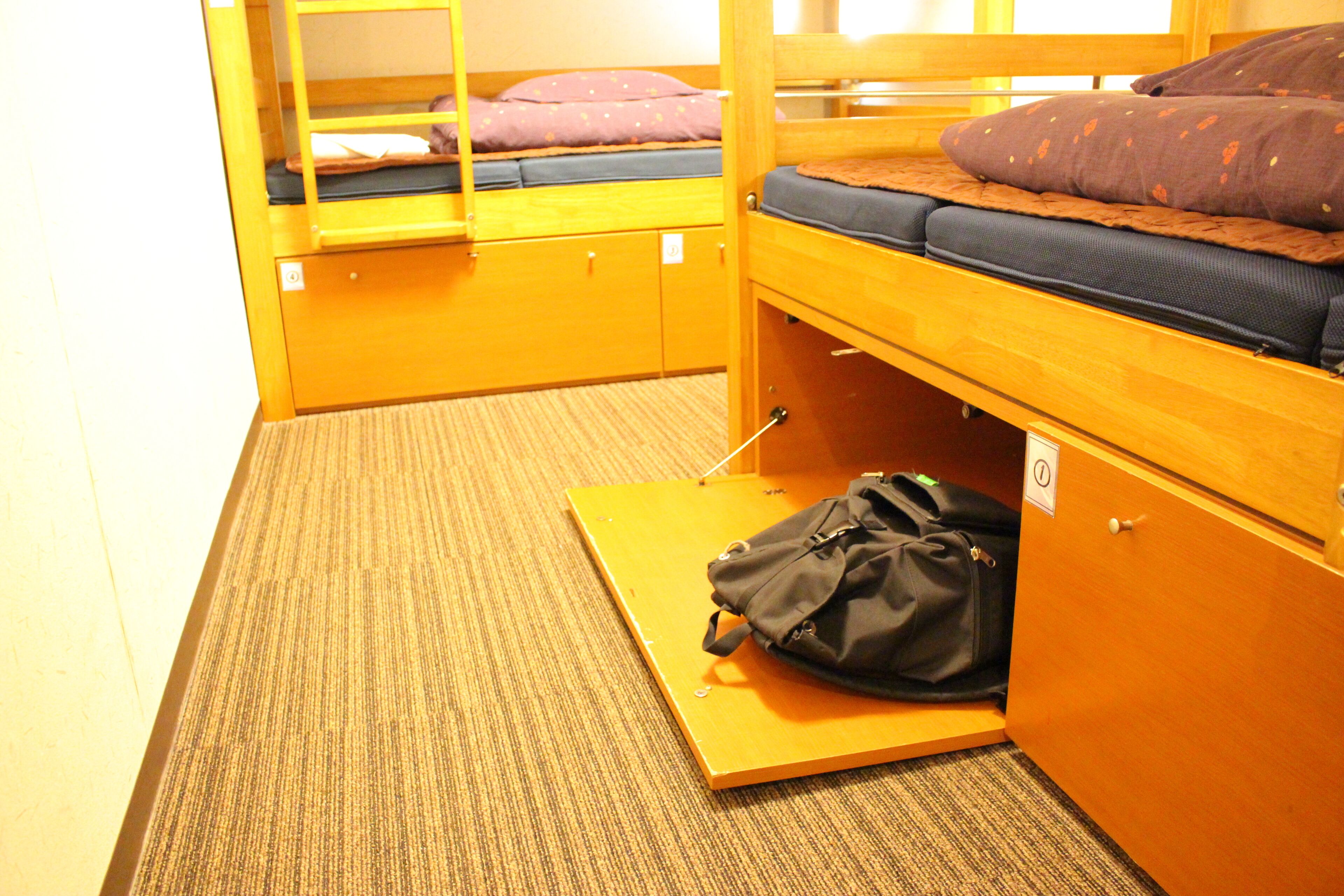 Rideaux d’obscurcissement, fer et planche à repasser