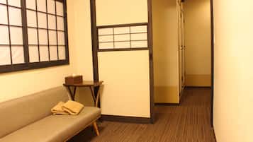 Triple Room, Ensuite (1 bunk bed and 1 mattress) | Blackout drapes, iron/ironing board, free WiFi, bed sheets