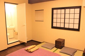 Dobbeltrom – basic, ingen vinduer | Blendingsgardiner, strykejern/-brett, wi-fi (inkludert) og sengetøy