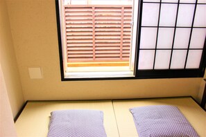 Twin Room, Balcony, City View - K's House Tokyo Oasis - Hostel (Tokyo)