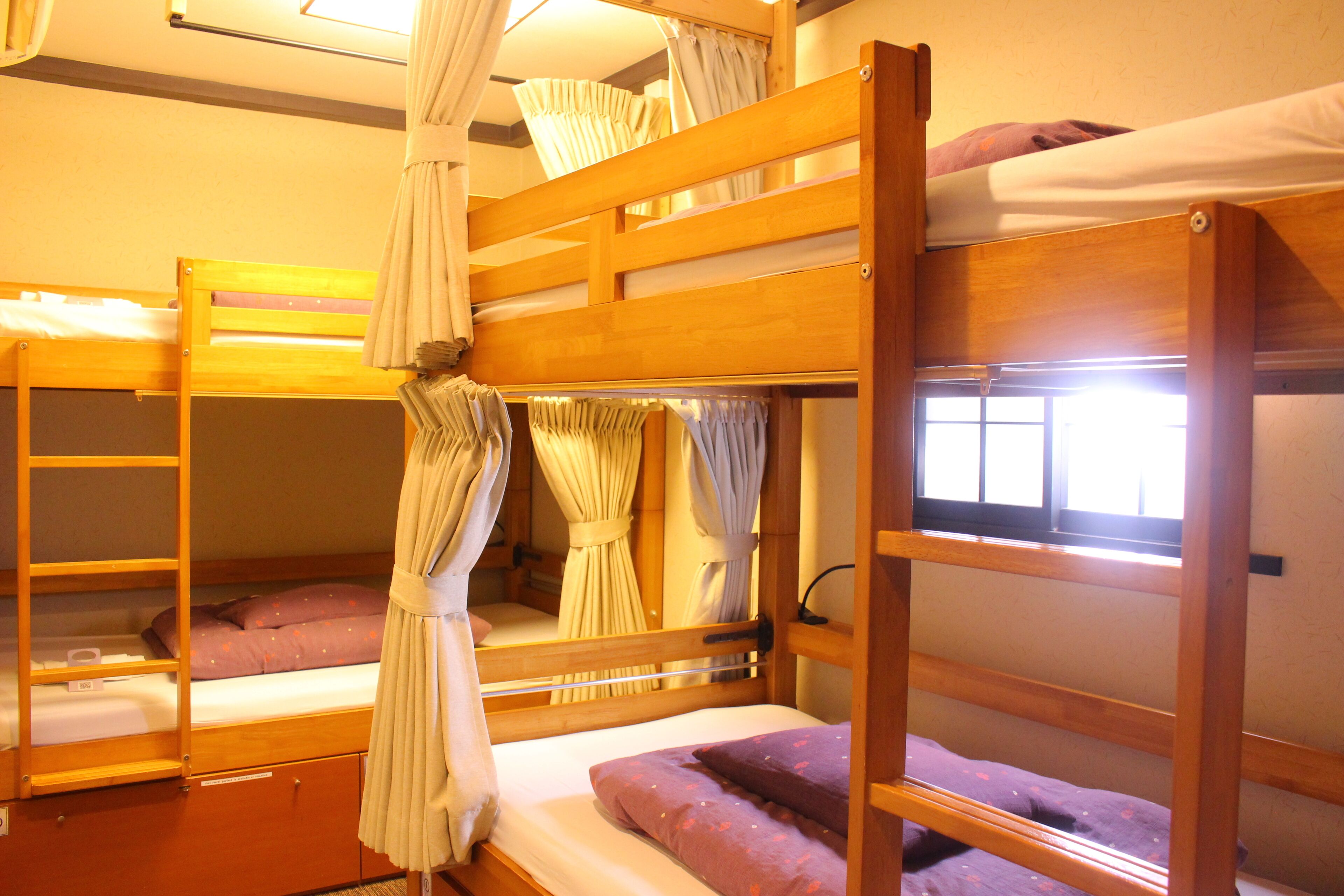 Chambre quadruple, salle de bain attenante | Rideaux d’obscurcissement, fer et planche à repasser