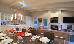 Dining - Cloud 9 Luxury Villa (Russell)
