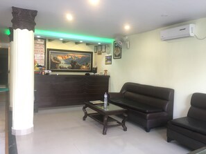 Check-in/check-out kiosk