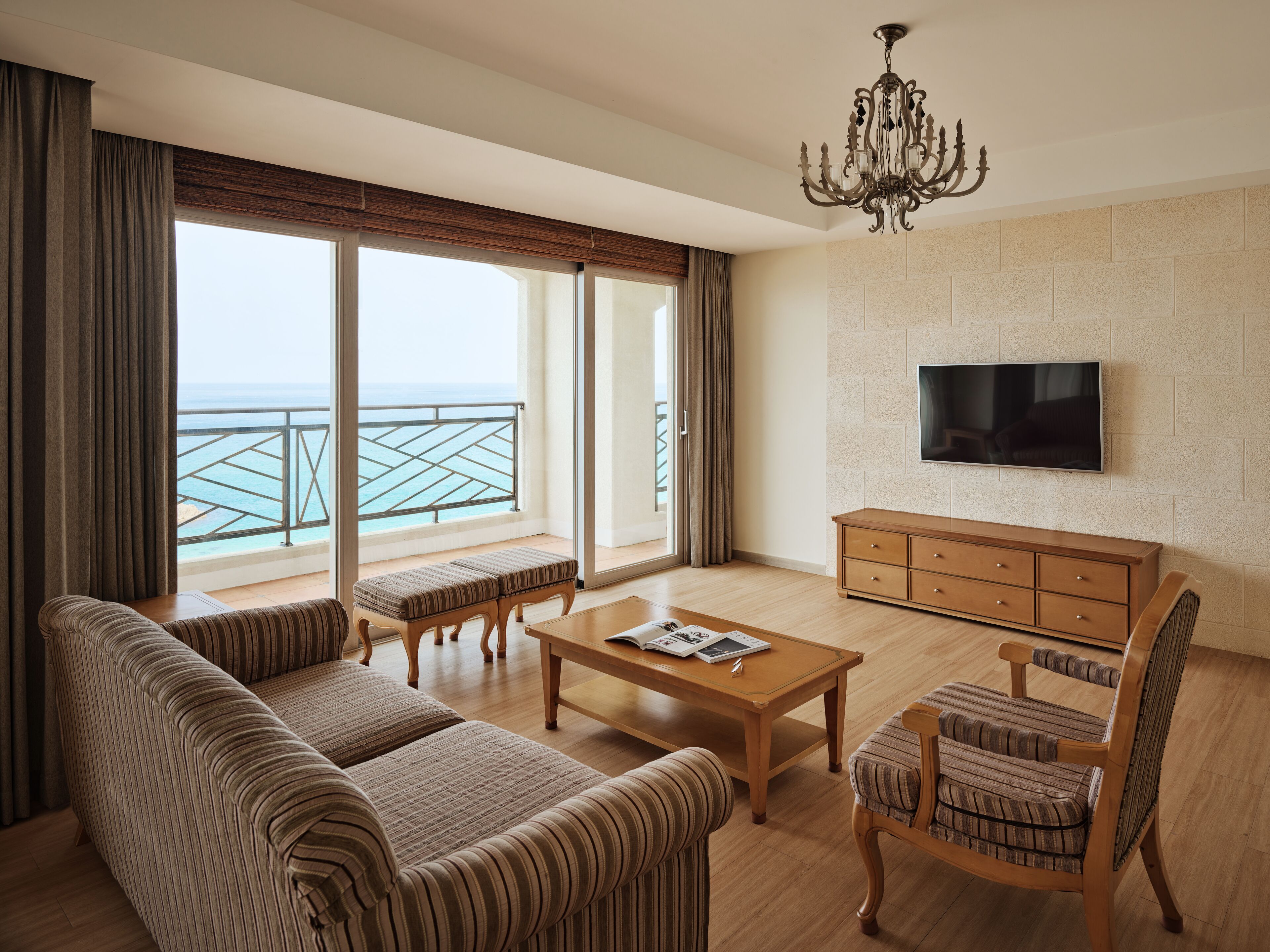 silver suite (kitchen/ocean view/bed) - bed type randomly assigned | beach/ocean view