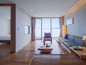 Premium bedding, down comforters, minibar, in-room safe - Sono Calm Yeosu (Yeosu)