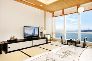 Premium bedding, down comforters, minibar, in-room safe - Sono Calm Yeosu (Yeosu)