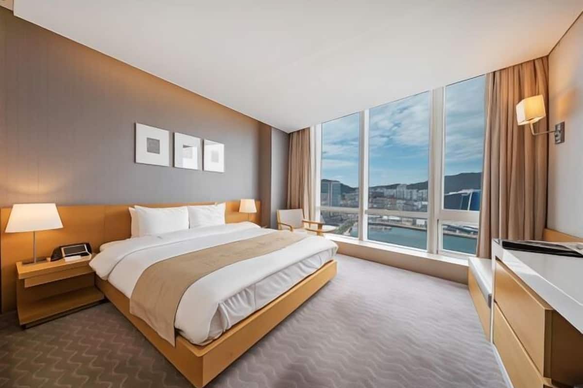Hochwertige Bettwaren, Daunenbettdecken, Minibar, Zimmersafe