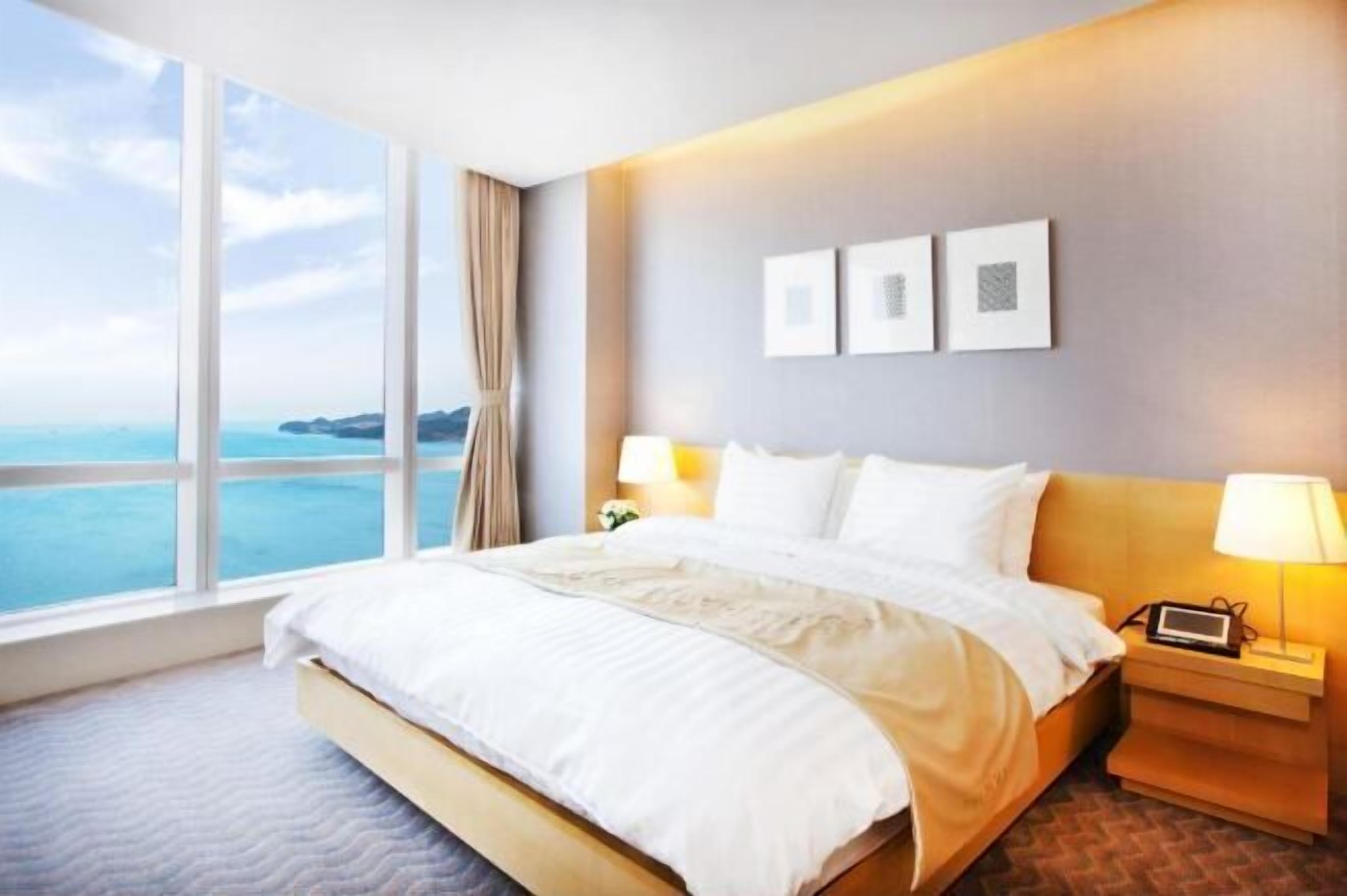 Premium bedding, down comforters, minibar, in-room safe