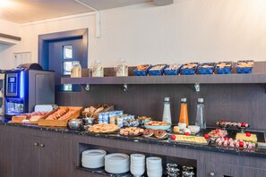 Daily buffet breakfast for a fee - Kyriad Dieppe - Saint Aubin Sur Scie (Saint-Aubin-sur-Scie)