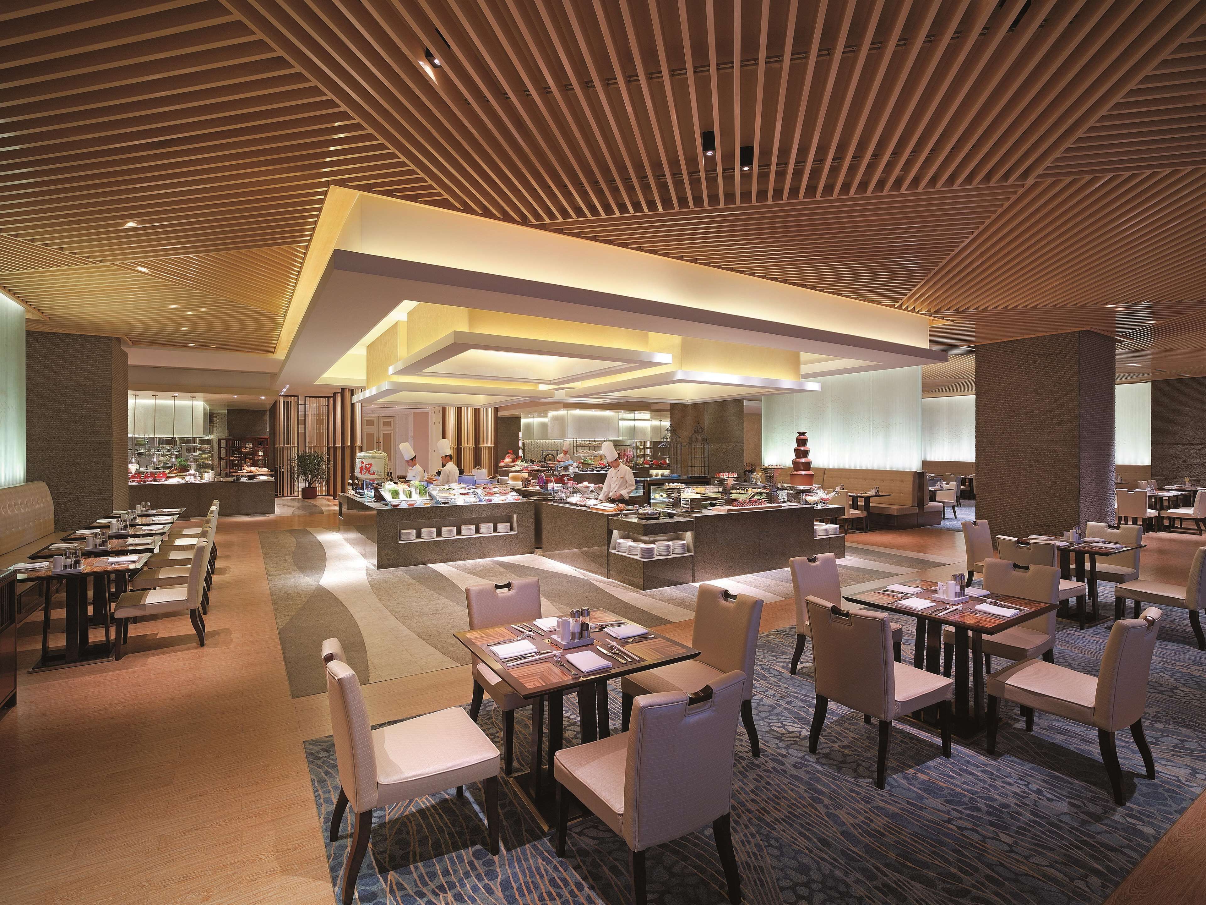 3 restaurants, breakfast, lunch, dinner served; chinese cuisine