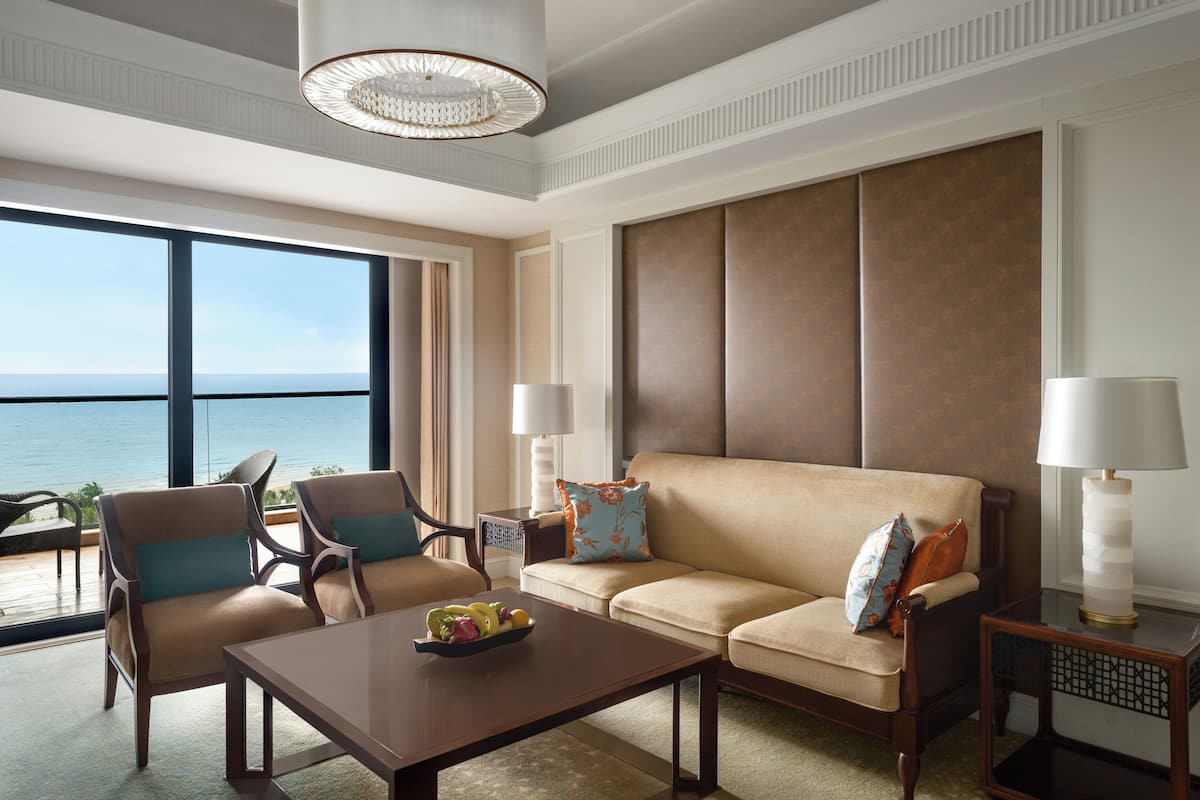 Suite Superior, 1 letto king, vista oceano | Minibar, una cassaforte in camera, una scrivania, tende oscuranti