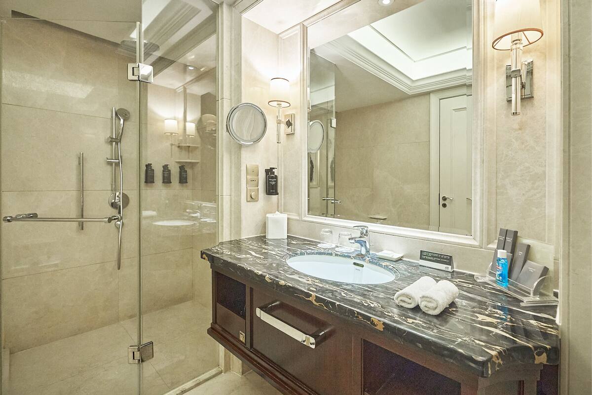 separate bathtub and shower, rainfall showerhead, designer toiletries