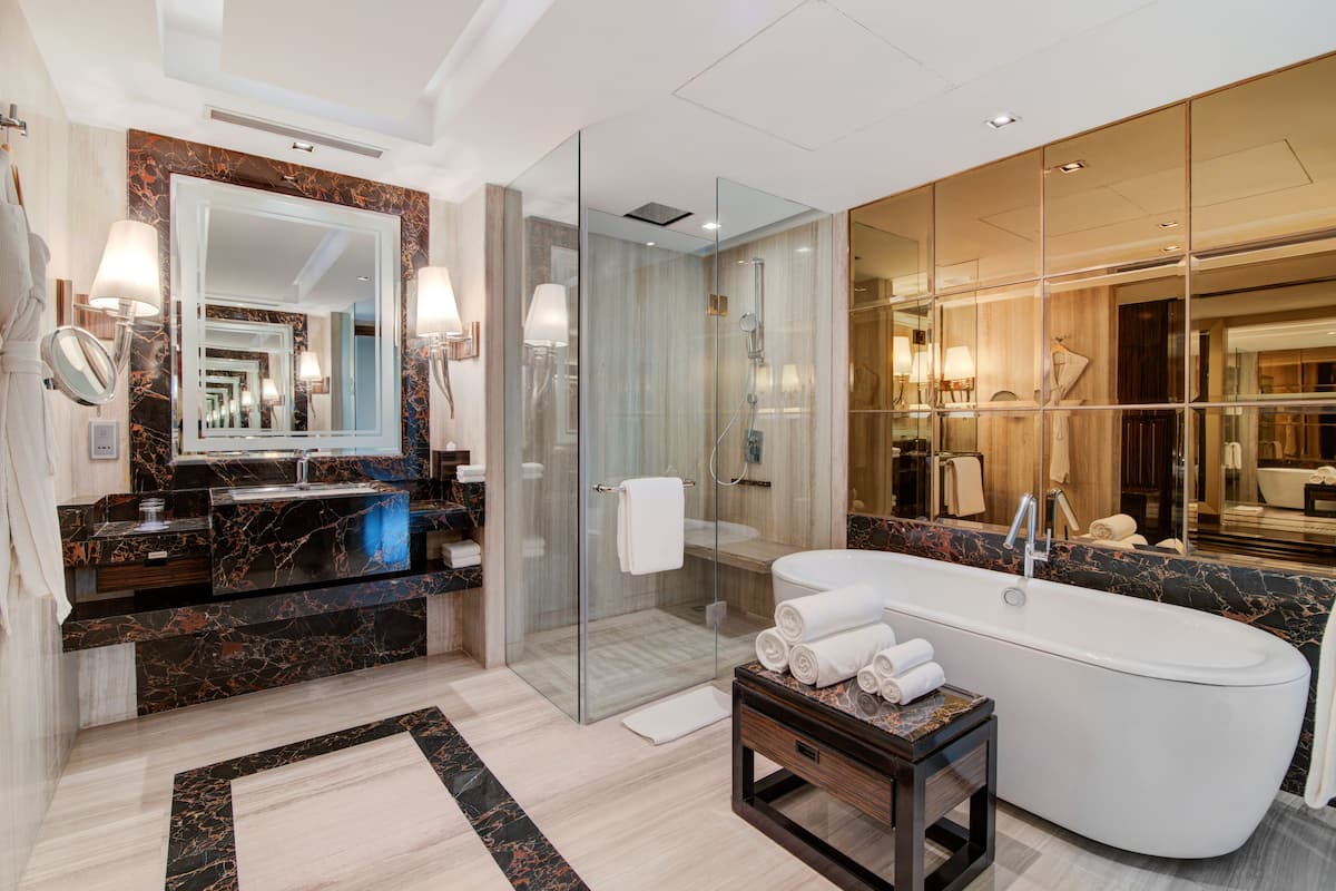 hyatt executive suite | 1 bedroom, premium bedding, pillow-top beds, minibar