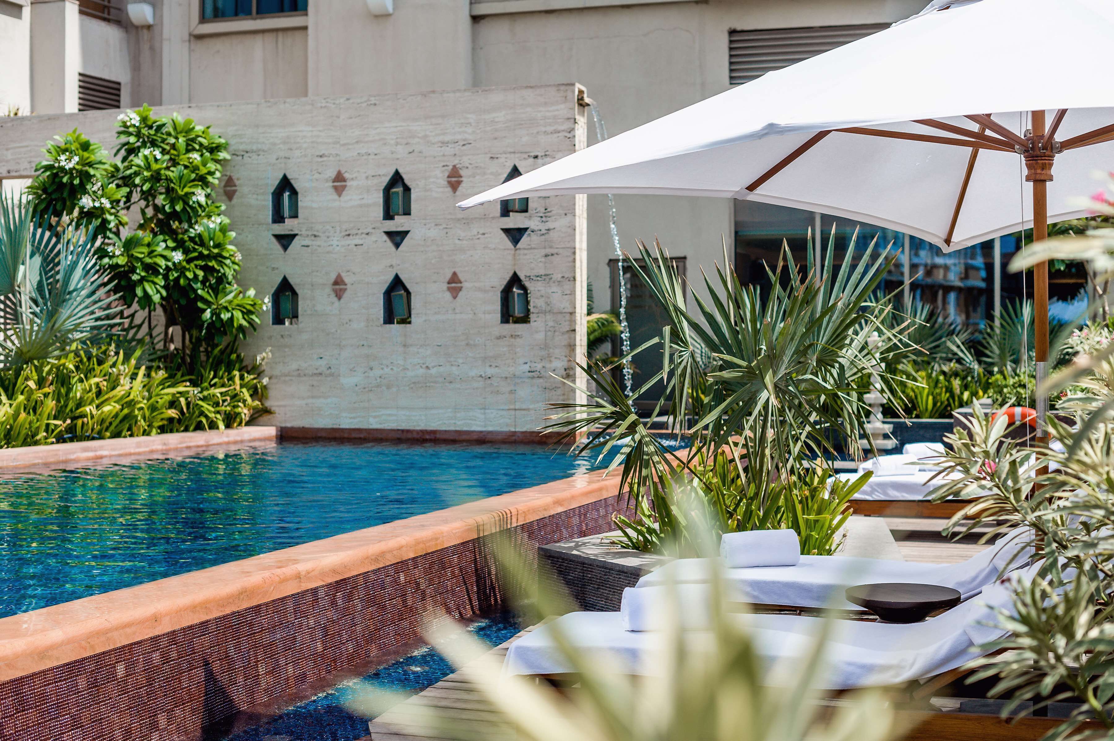 สระว่ายน้ำ