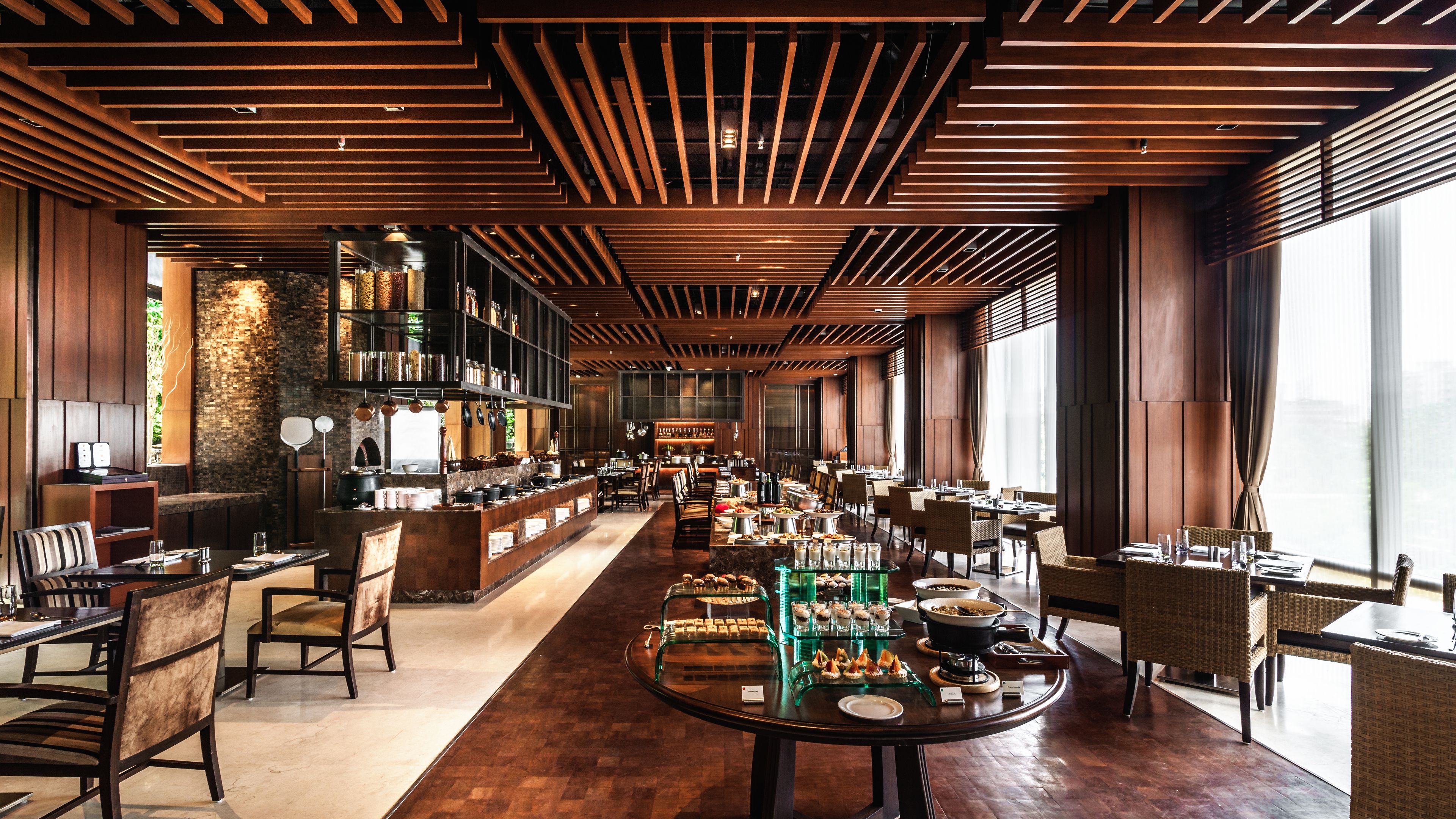 อาหารเช้าแบบบุฟเฟ่ต์ทุกวัน (INR 999 ต่อคน)