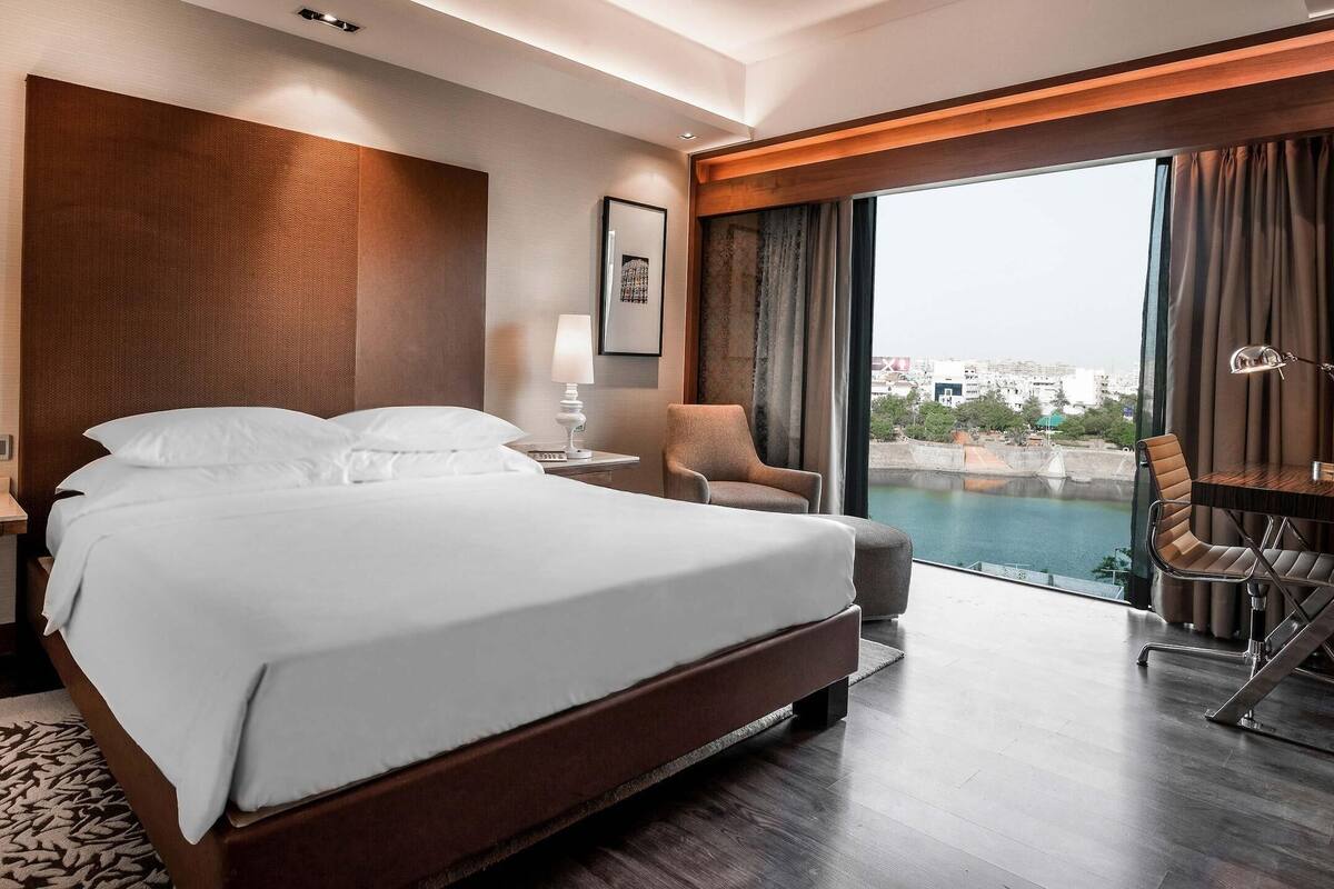 Ropa de cama de alta calidad, colchones con acolchado adicional, minibar