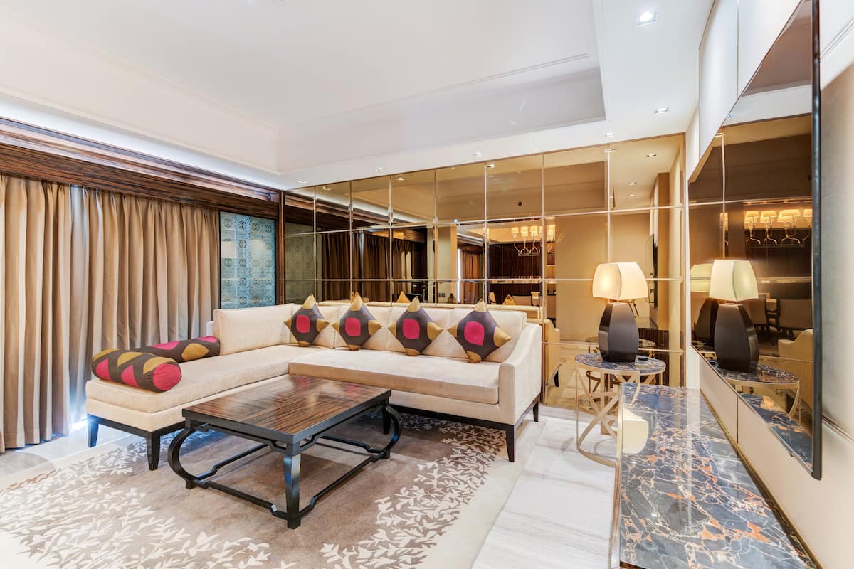 hyatt executive suite | 1 bedroom, premium bedding, pillow-top beds, minibar