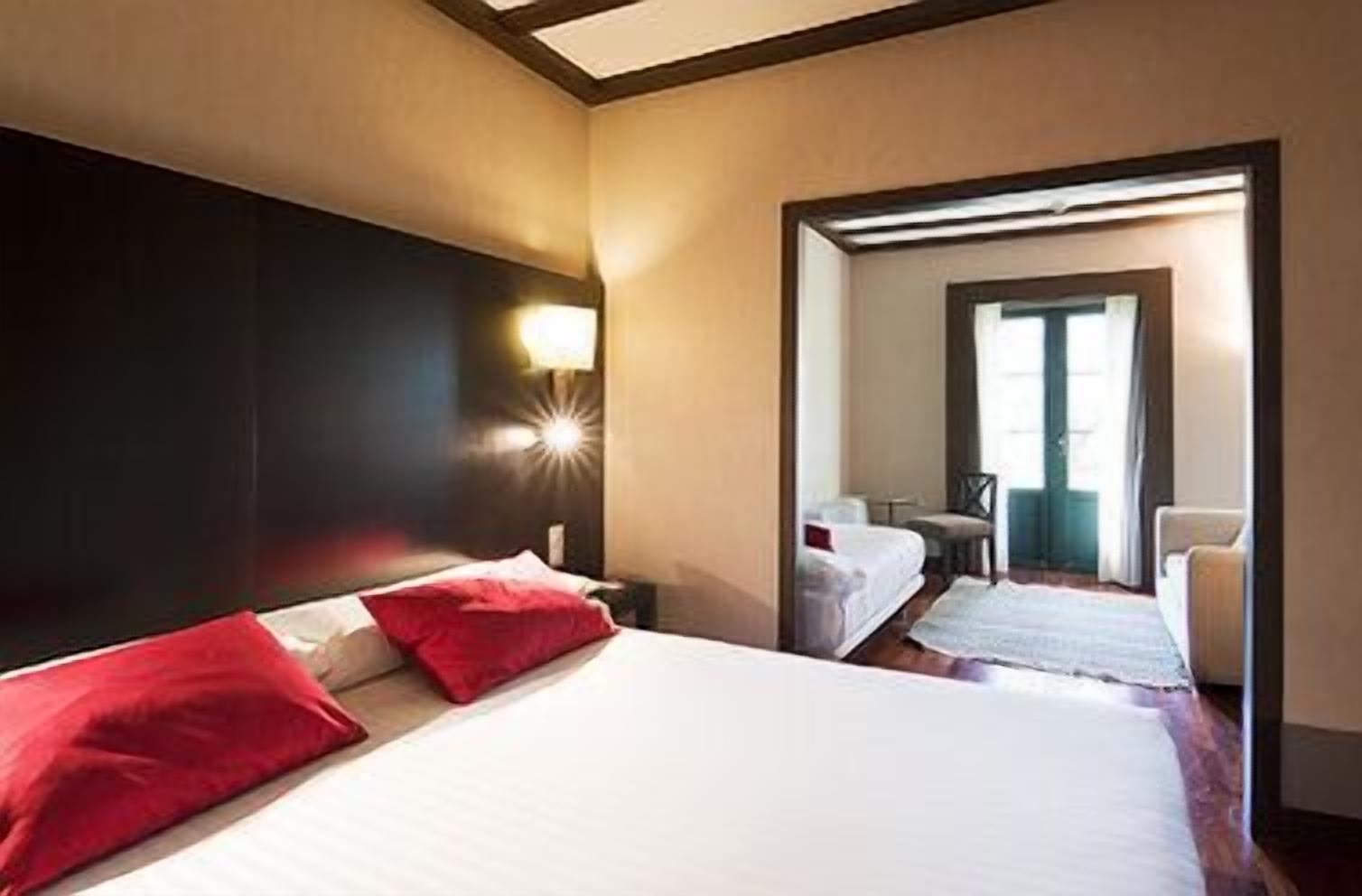 in-room safe, iron/ironing board, free wifi, alarm clocks